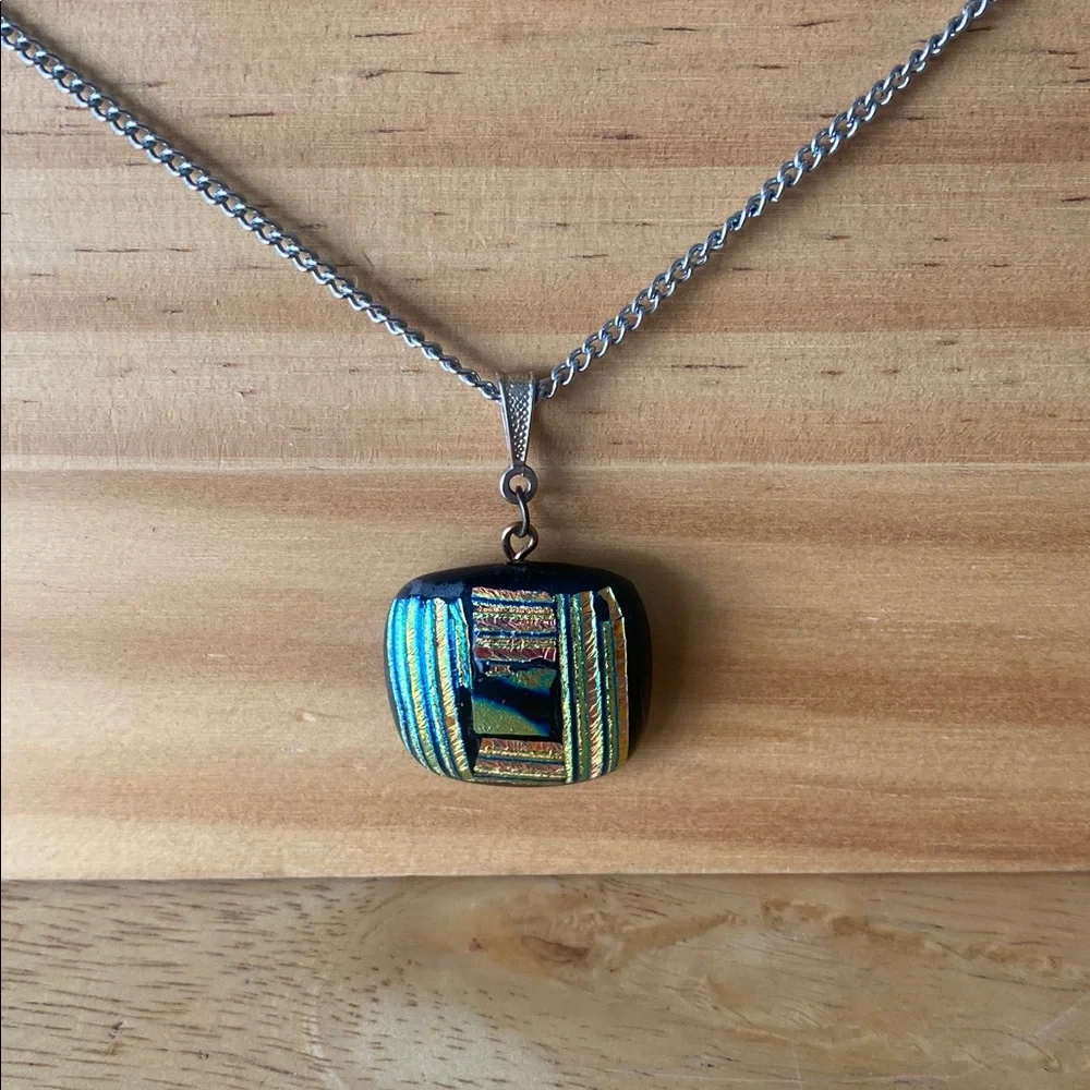 Kendra Scott Artisan Dichroic Glass pendant necklace